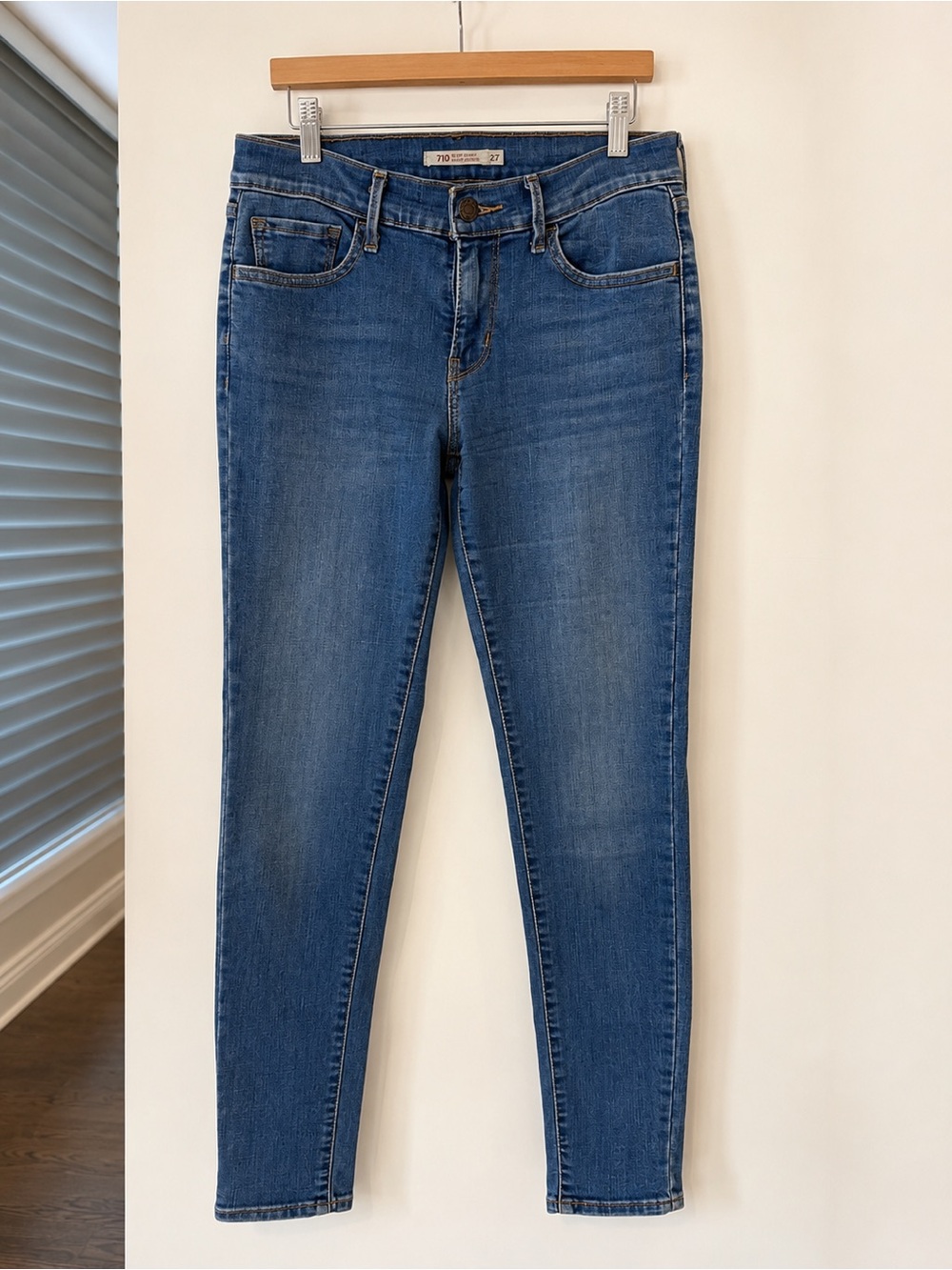 Levi's Slim Skinny Jeans in Mid Blue Wash